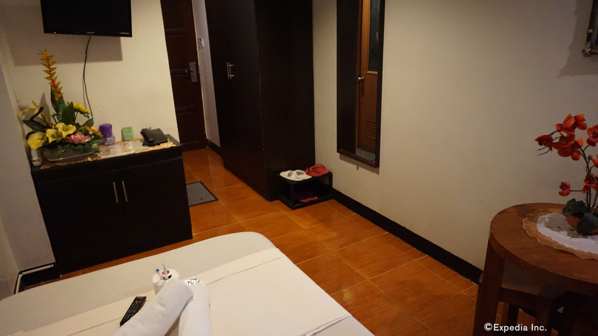 Haeinsa Condotel Hotel Quezon City